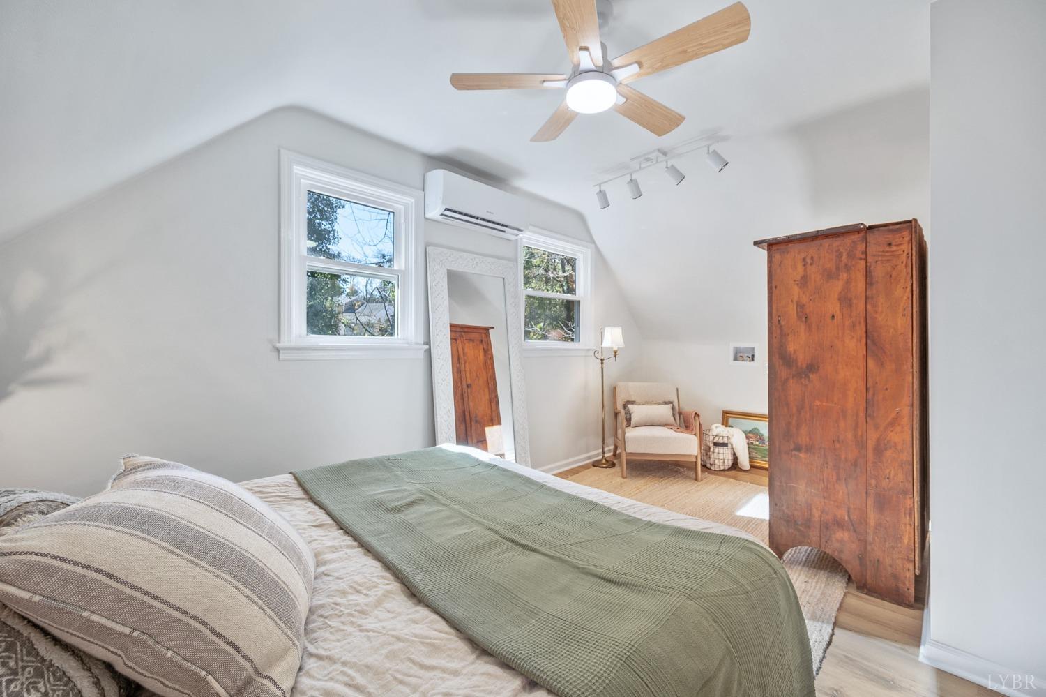 50 W Princeton Circle