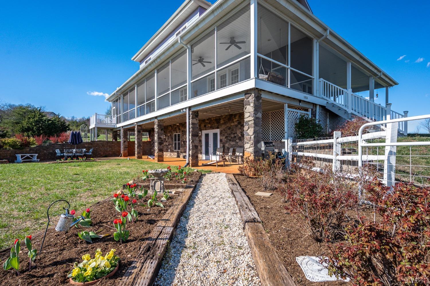 1025 Five Forks Road