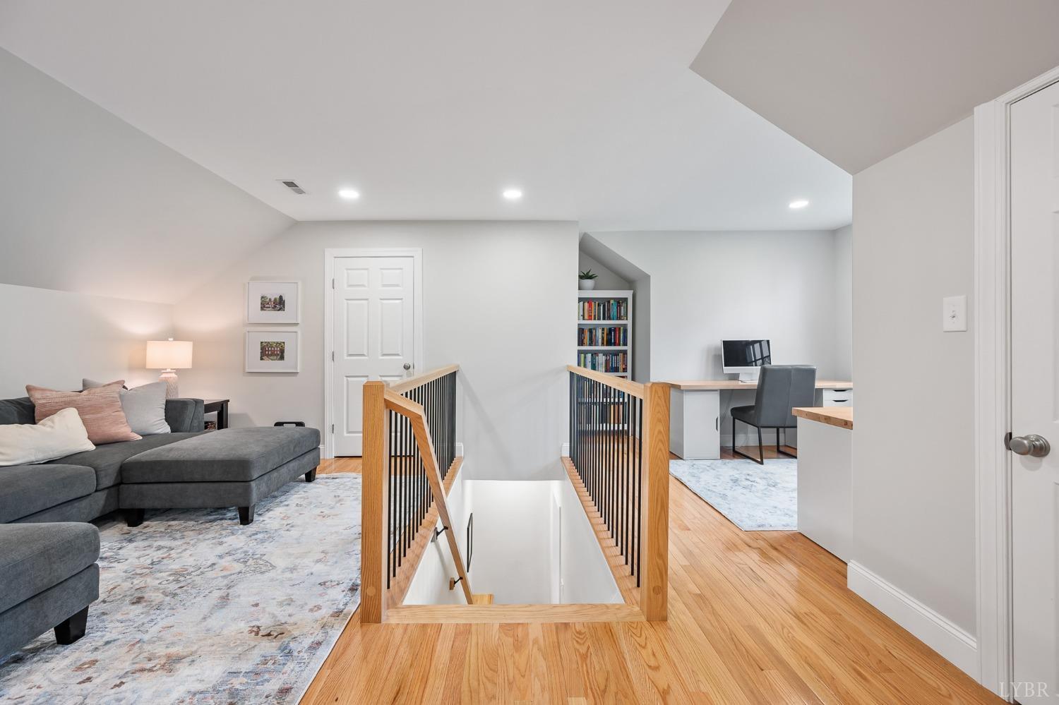 3760 Woodside Avenue