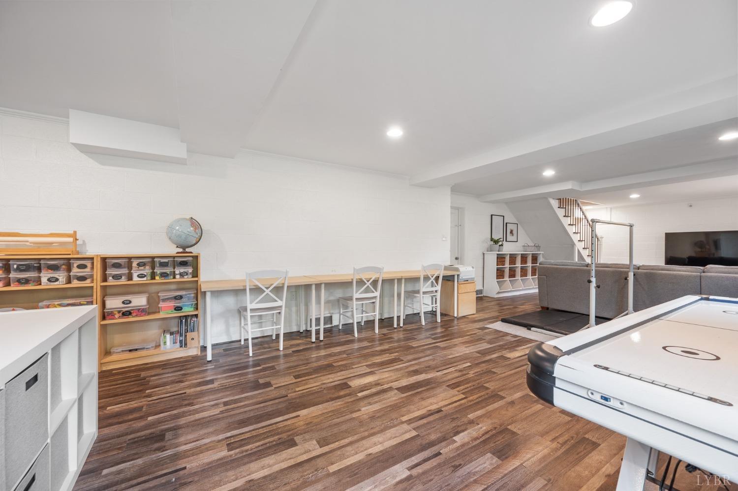 3760 Woodside Avenue