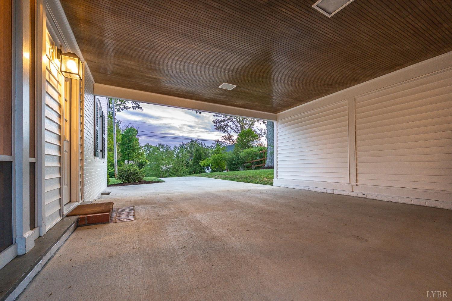 3760 Woodside Avenue