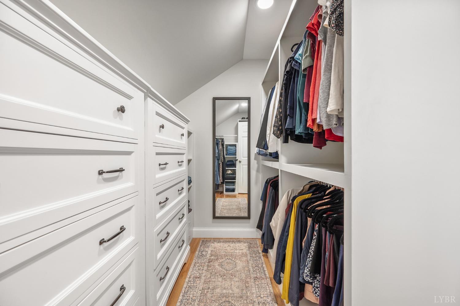 3760 Woodside Avenue