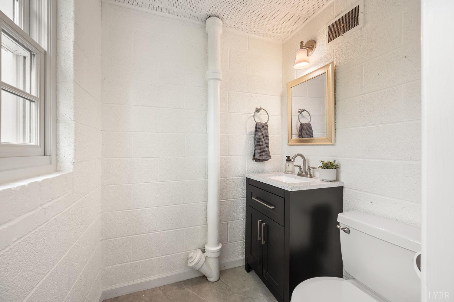 3760 Woodside Avenue