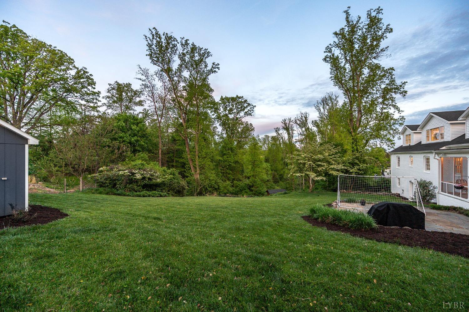 3760 Woodside Avenue