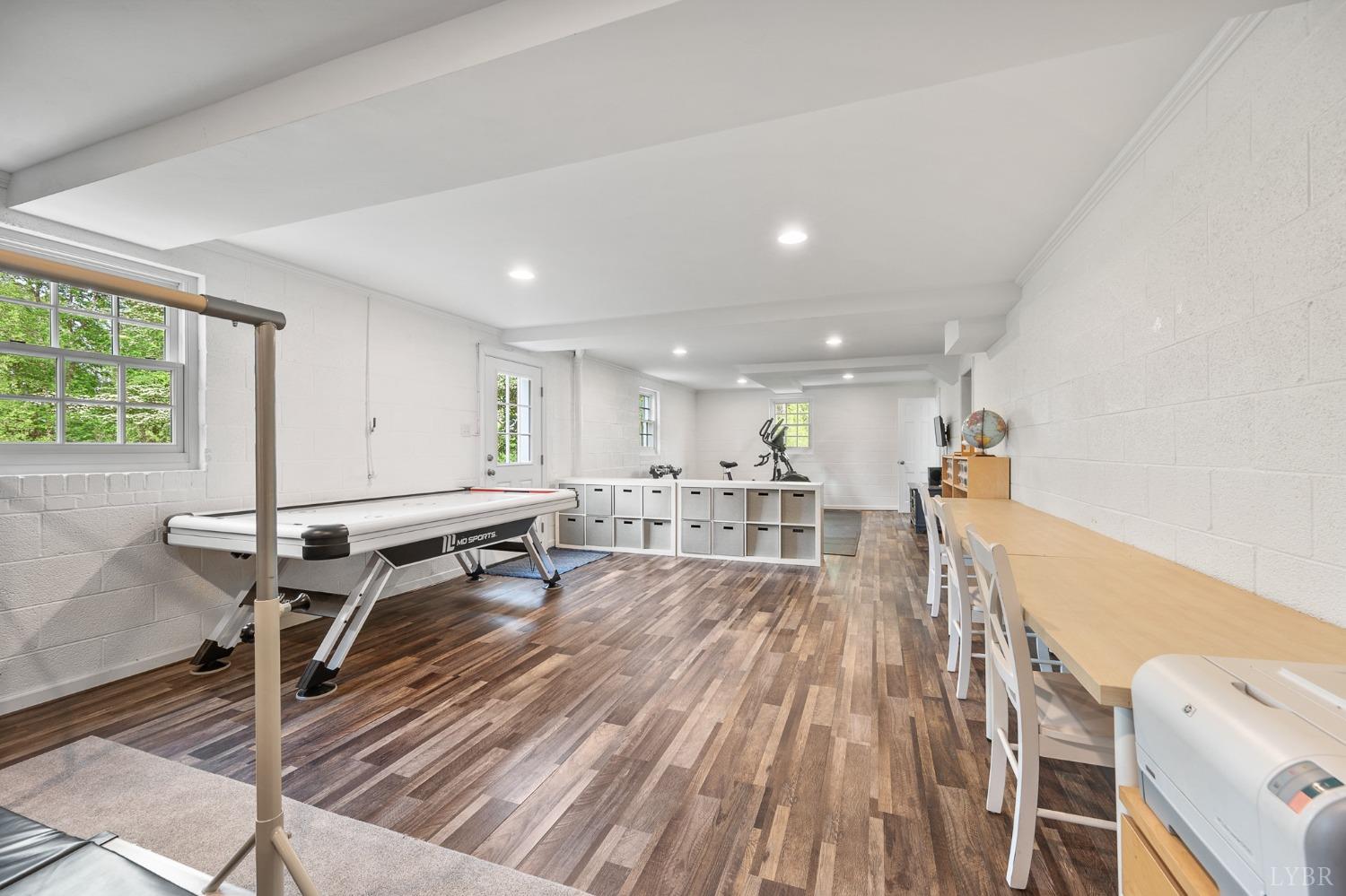 3760 Woodside Avenue