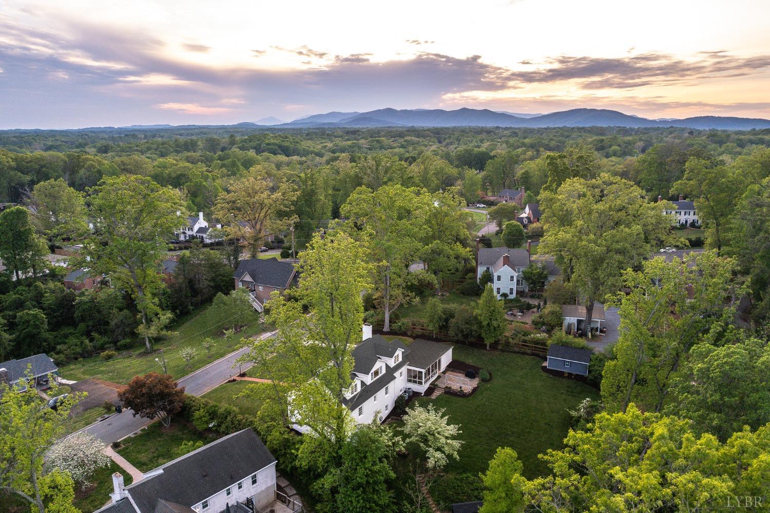 3760 Woodside Avenue