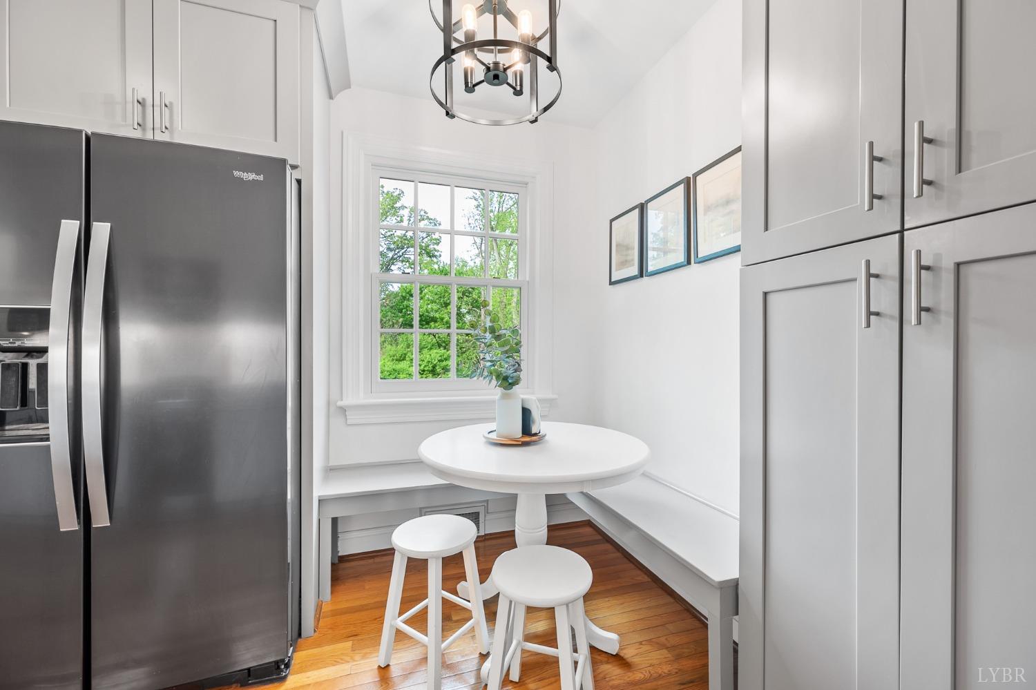 3760 Woodside Avenue