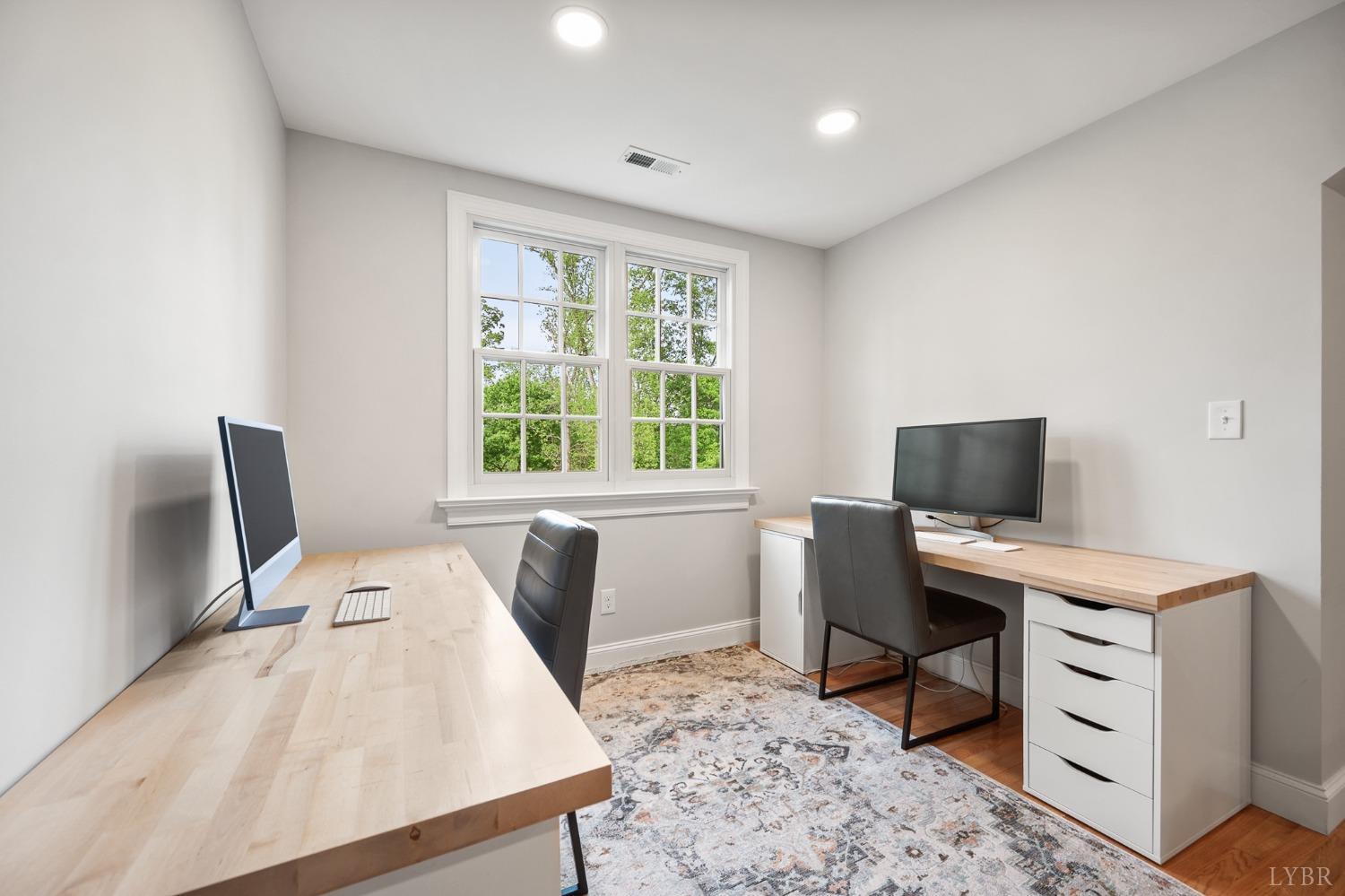 3760 Woodside Avenue