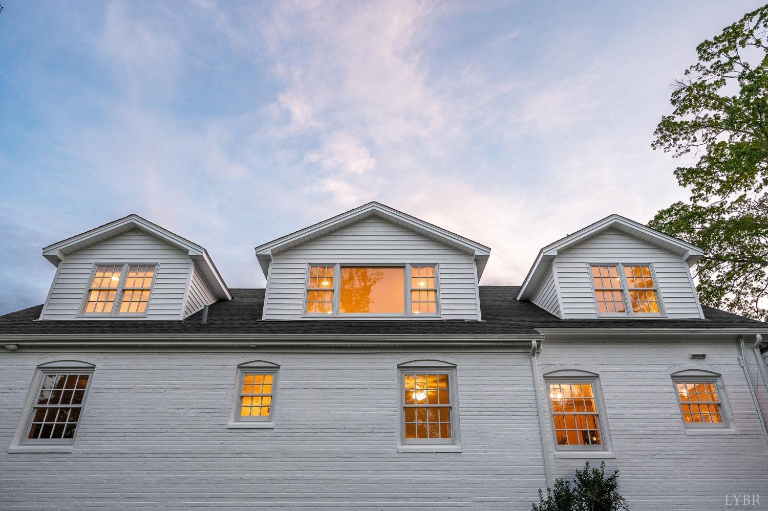 3760 Woodside Avenue