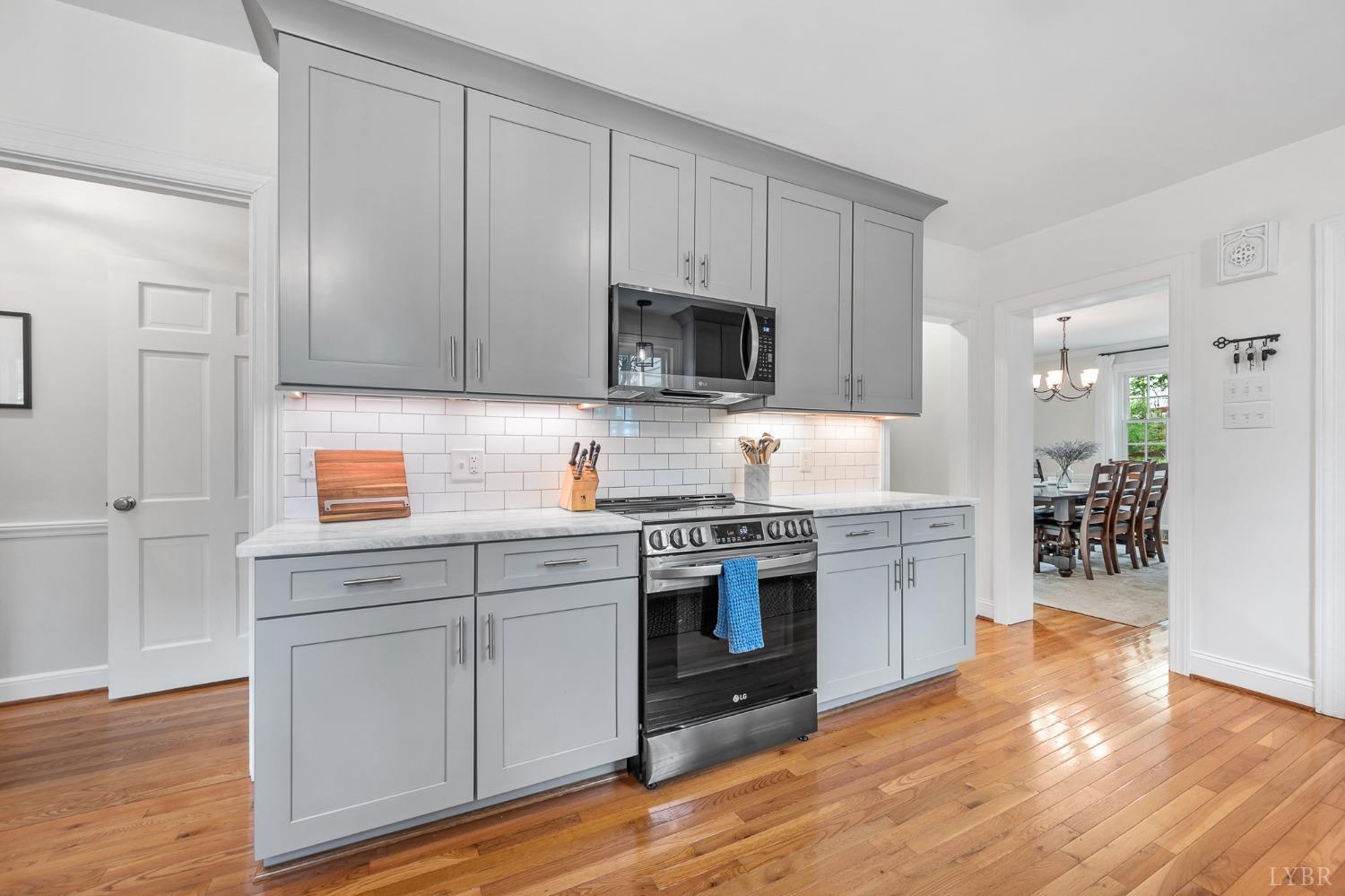 3760 Woodside Avenue