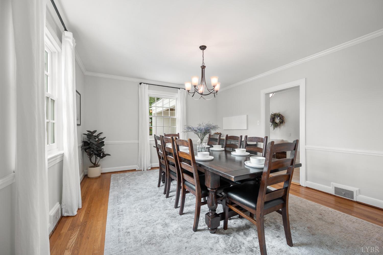 3760 Woodside Avenue