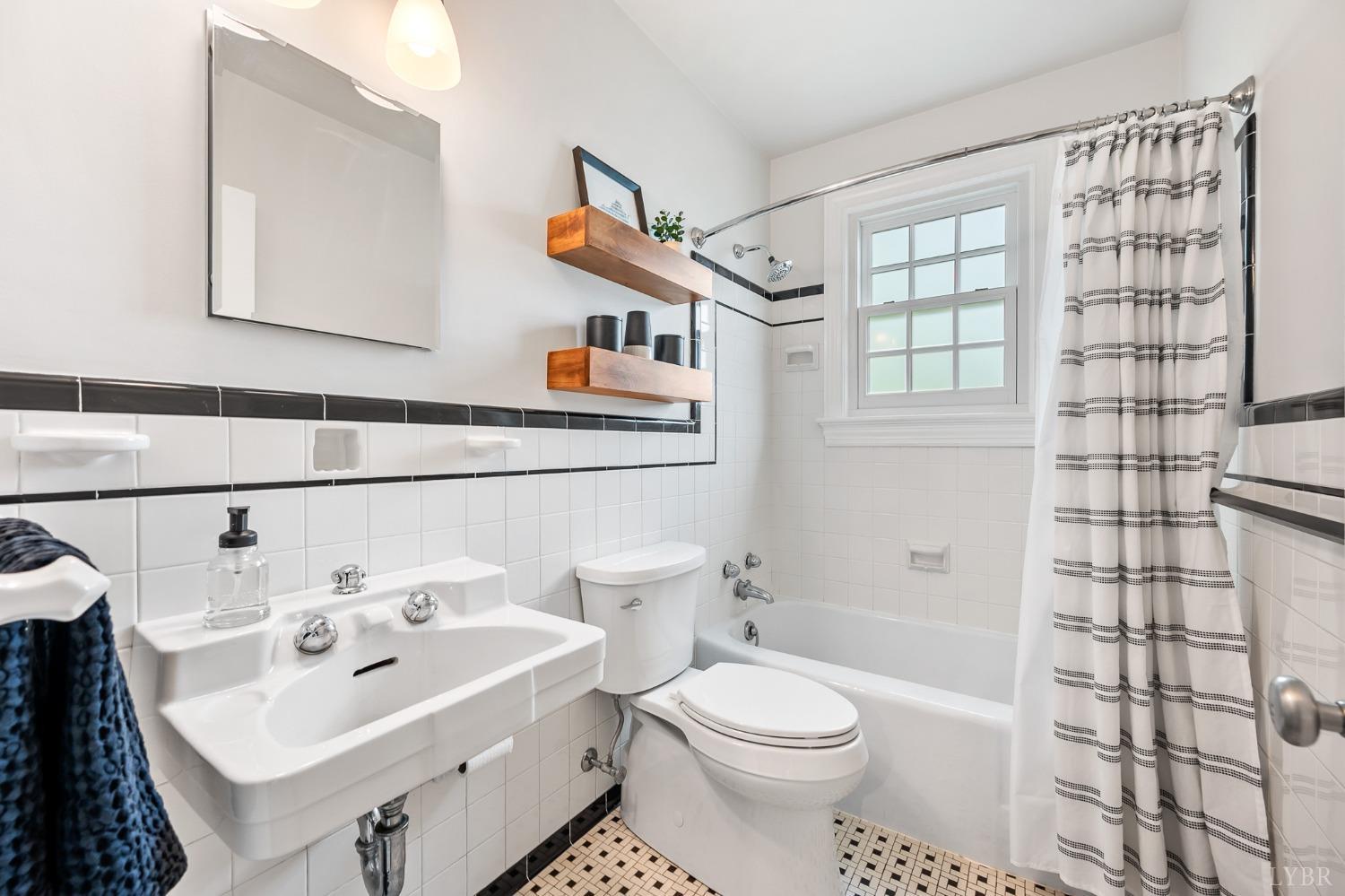 3760 Woodside Avenue