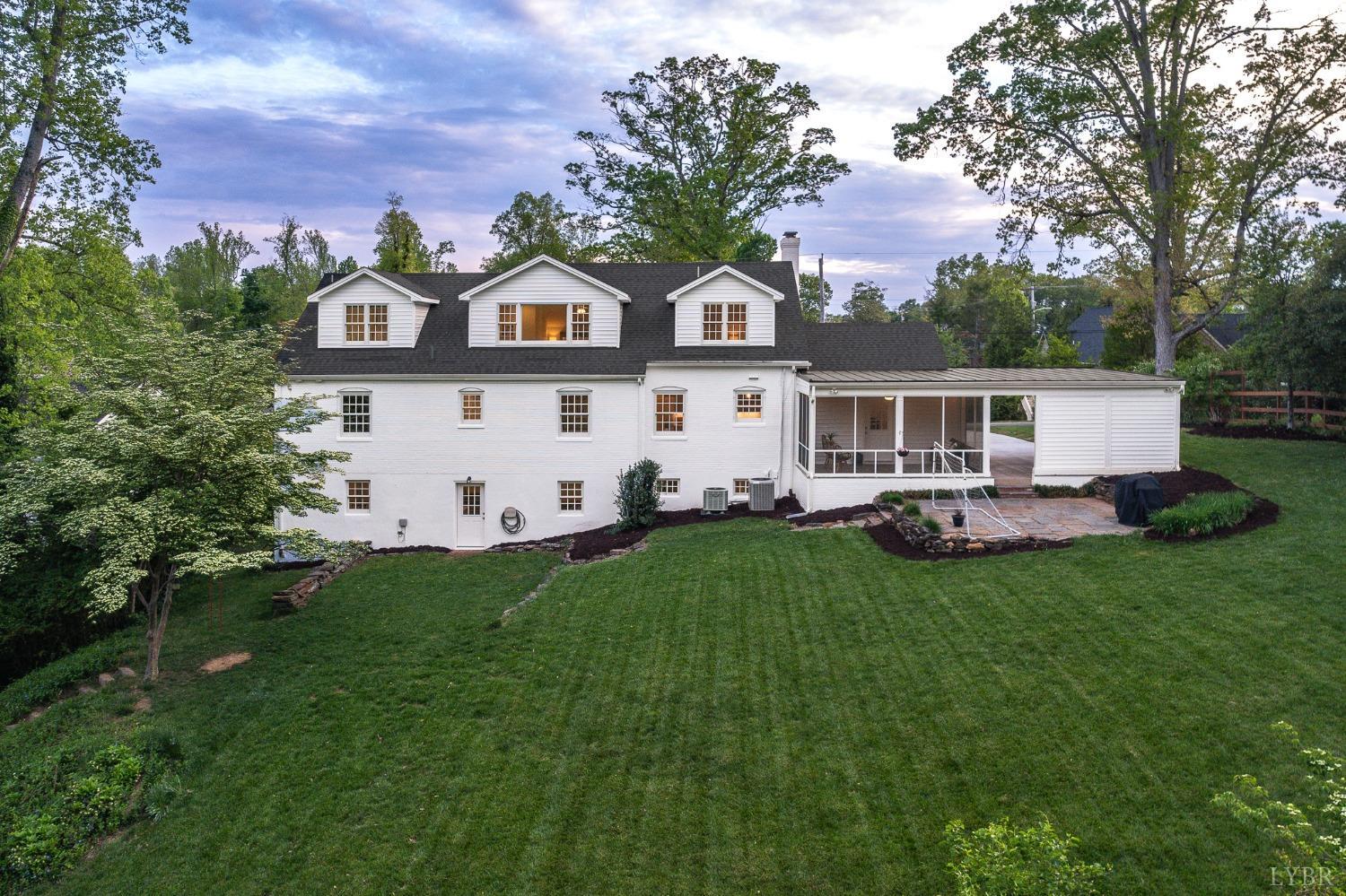 3760 Woodside Avenue