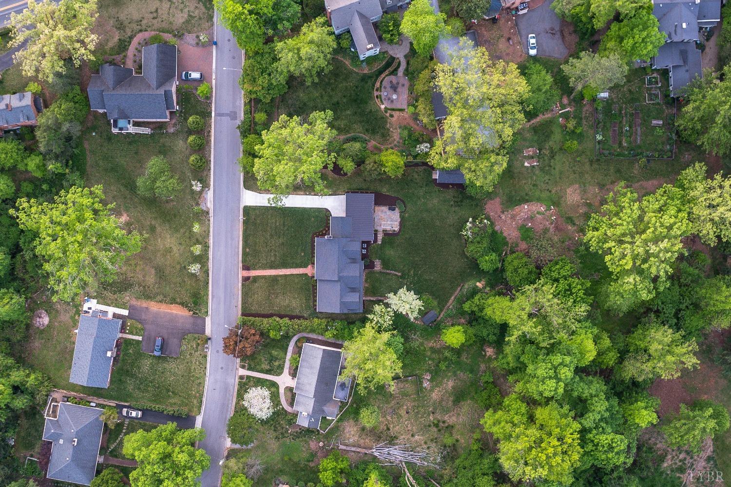 3760 Woodside Avenue