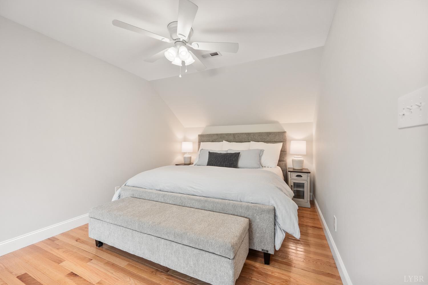 3760 Woodside Avenue