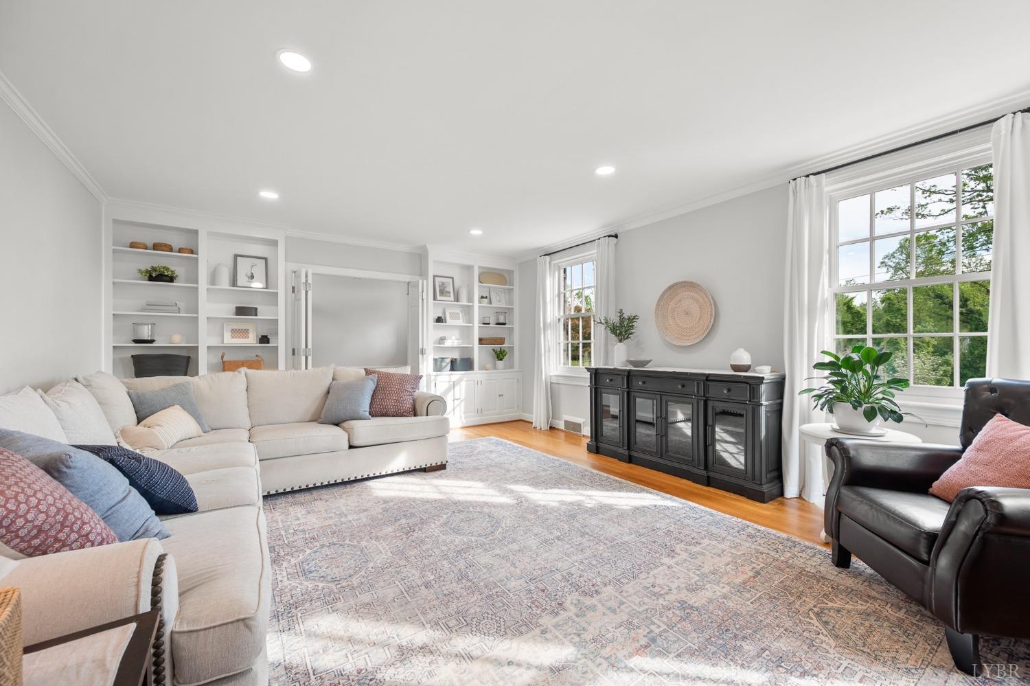 3760 Woodside Avenue