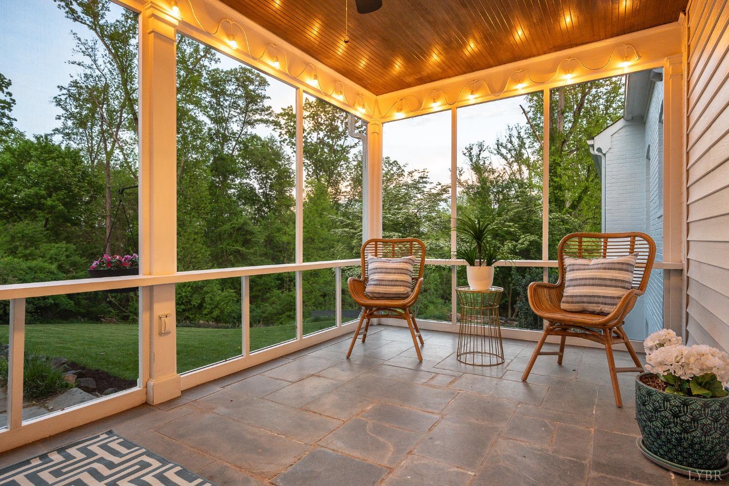 3760 Woodside Avenue