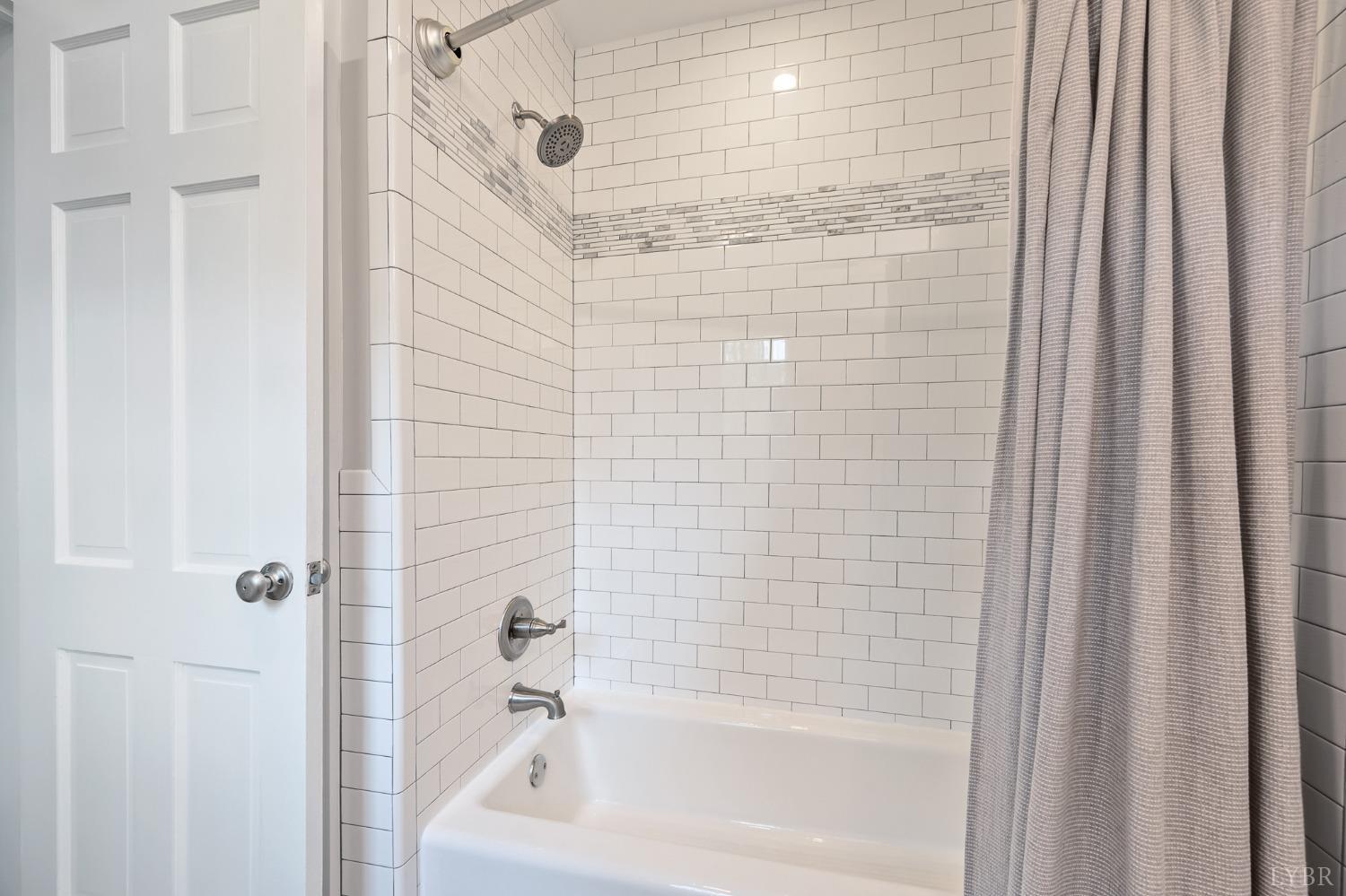 3760 Woodside Avenue