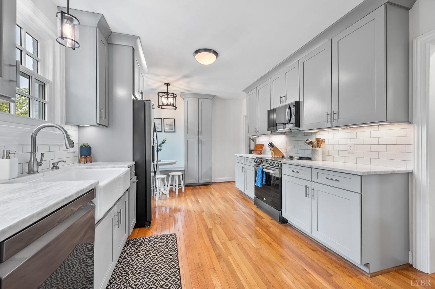 3760 Woodside Avenue