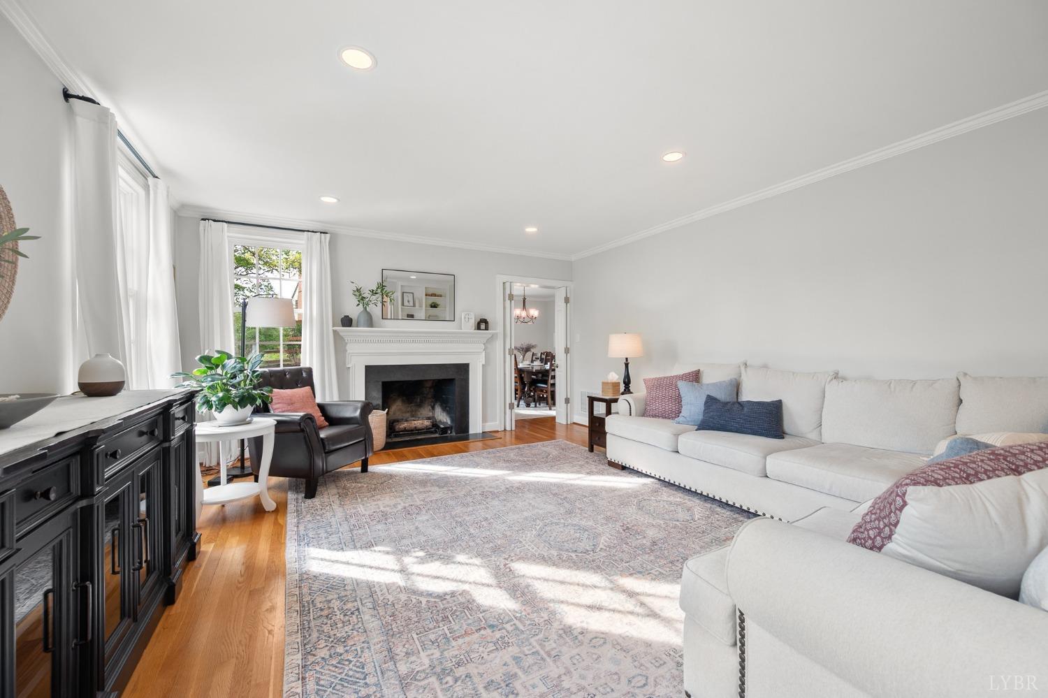 3760 Woodside Avenue