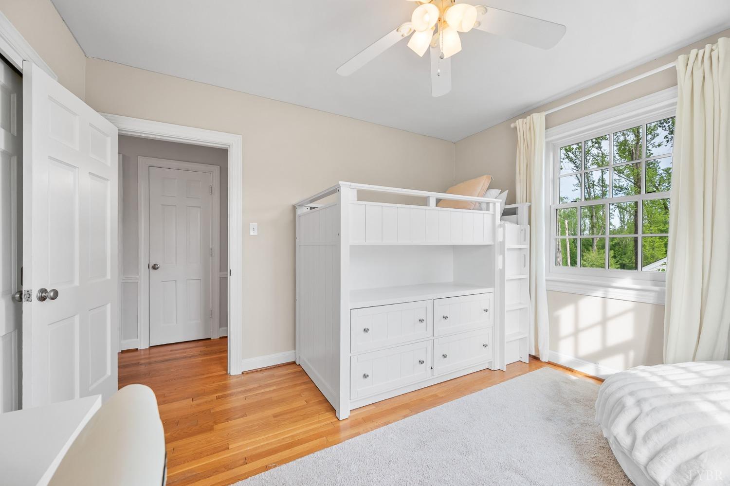 3760 Woodside Avenue