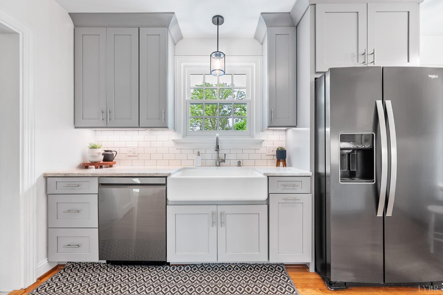 3760 Woodside Avenue