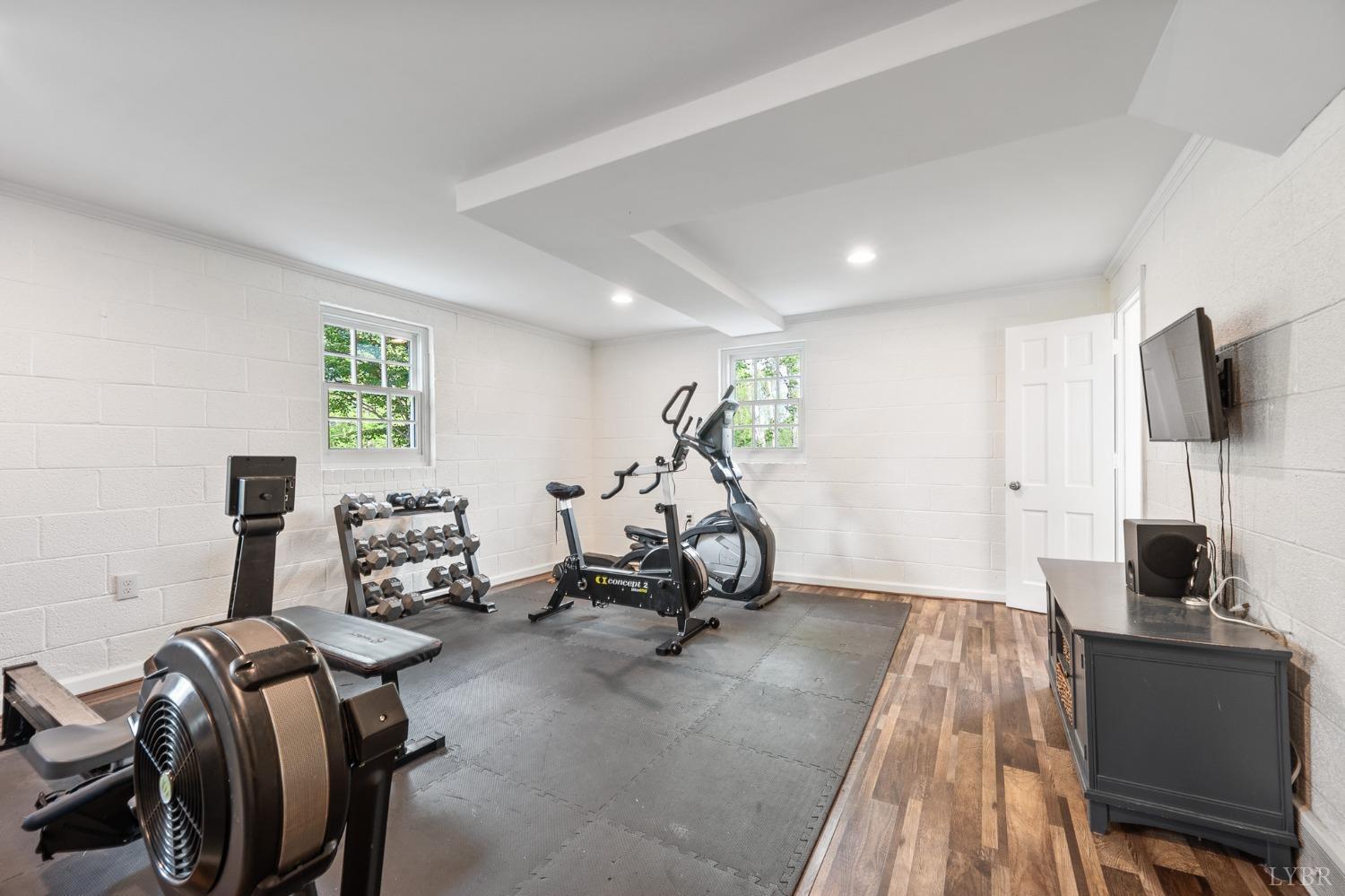 3760 Woodside Avenue