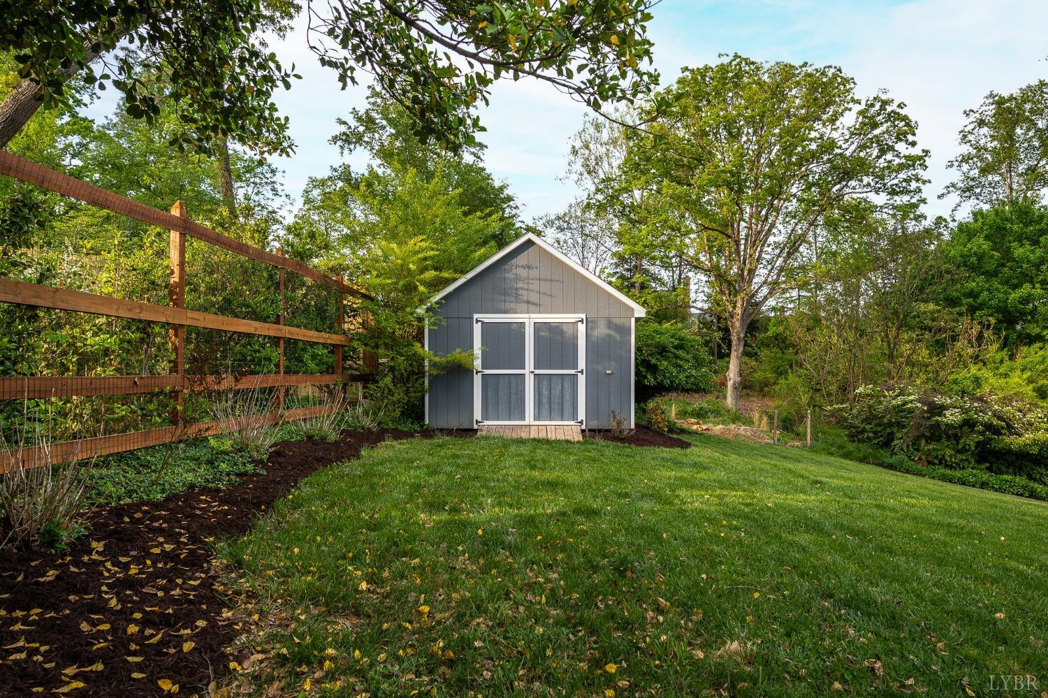 3760 Woodside Avenue