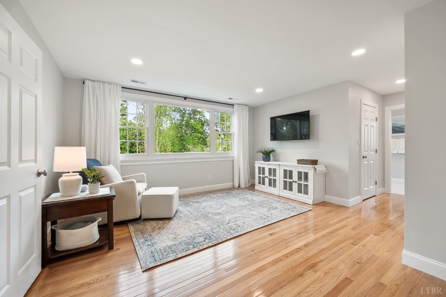 3760 Woodside Avenue