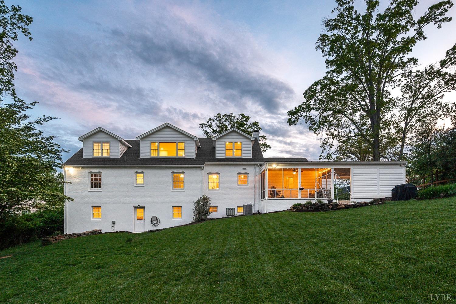 3760 Woodside Avenue