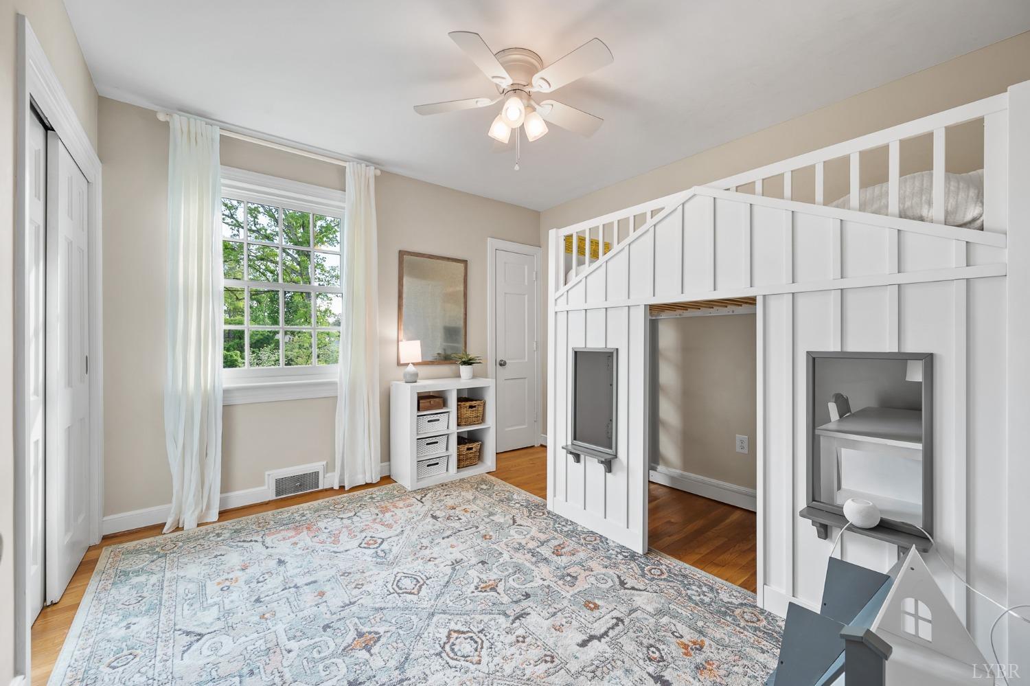 3760 Woodside Avenue