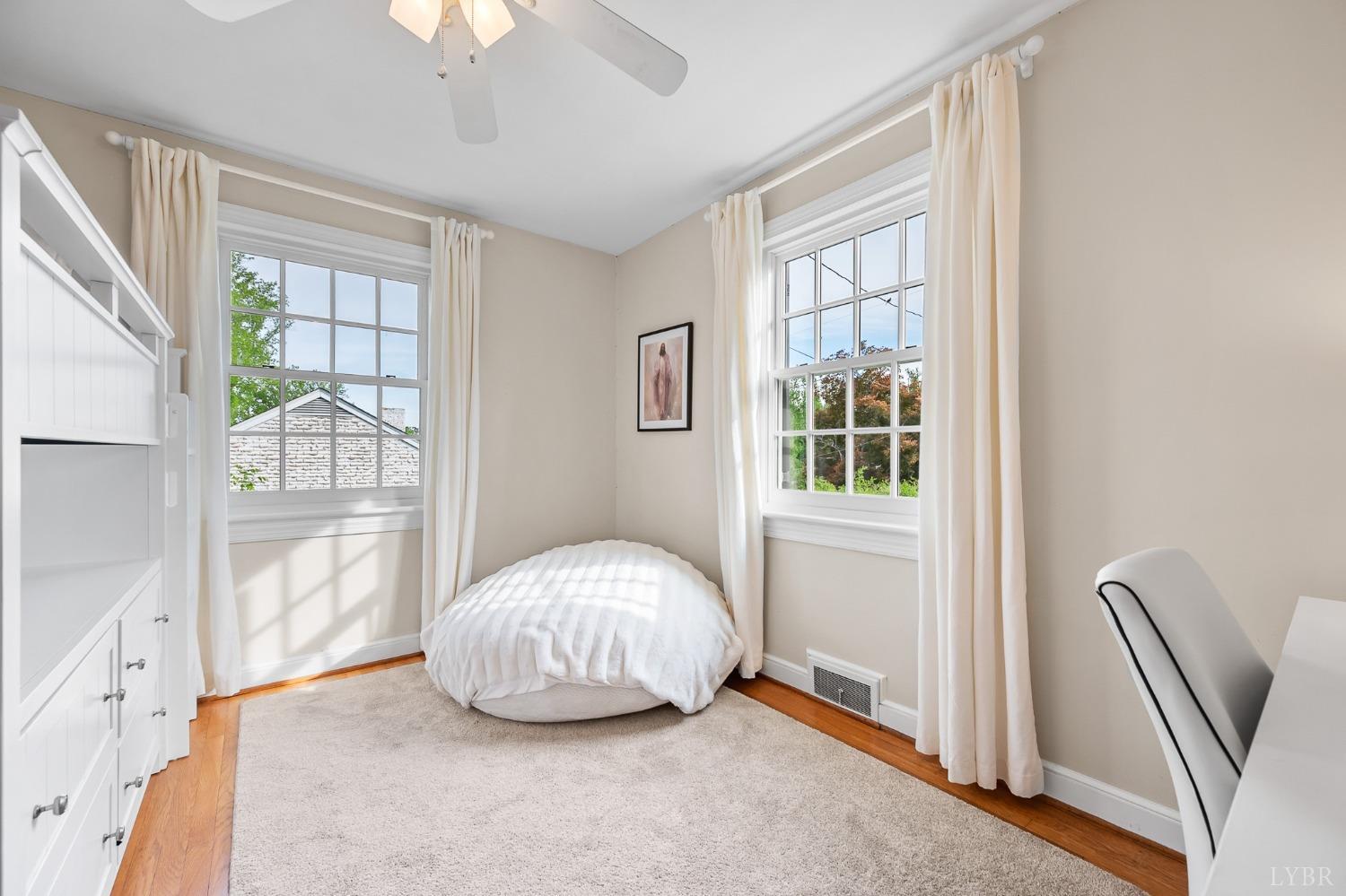 3760 Woodside Avenue