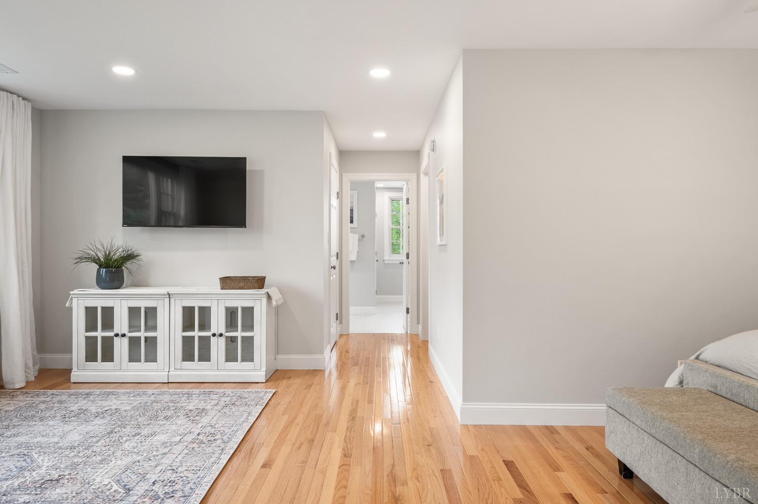 3760 Woodside Avenue