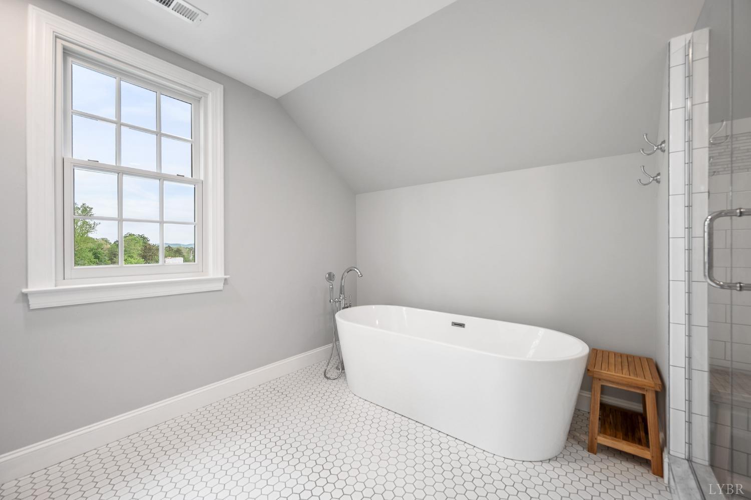 3760 Woodside Avenue