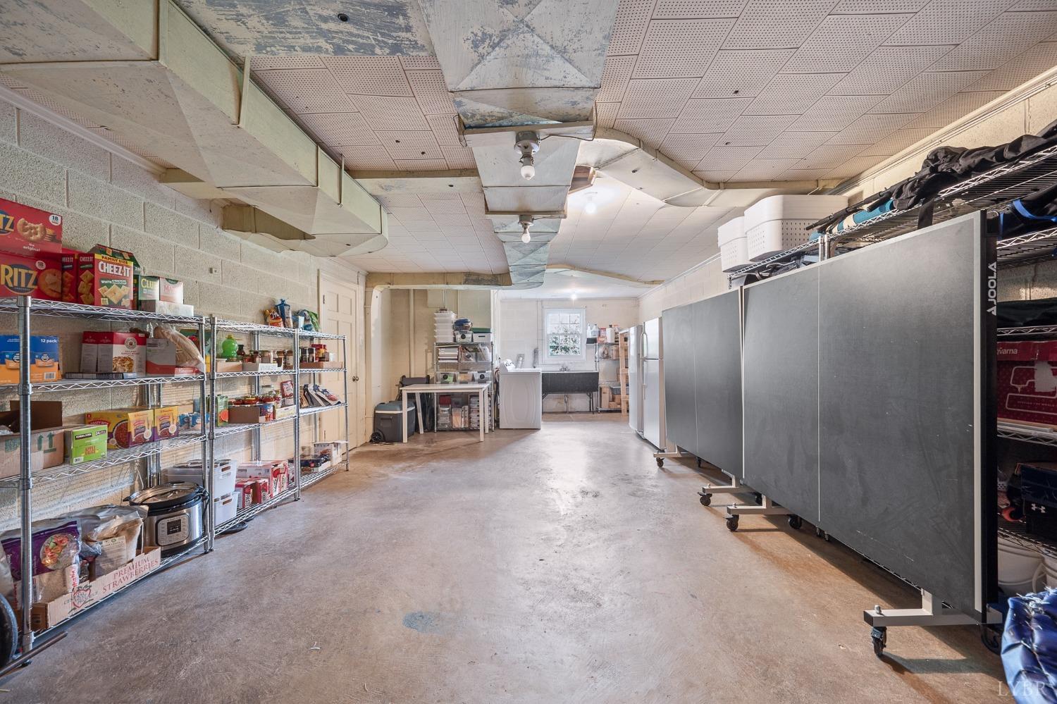 3760 Woodside Avenue