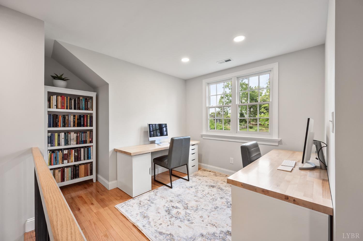 3760 Woodside Avenue