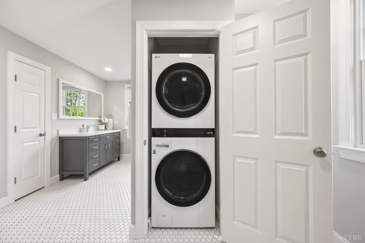 3760 Woodside Avenue