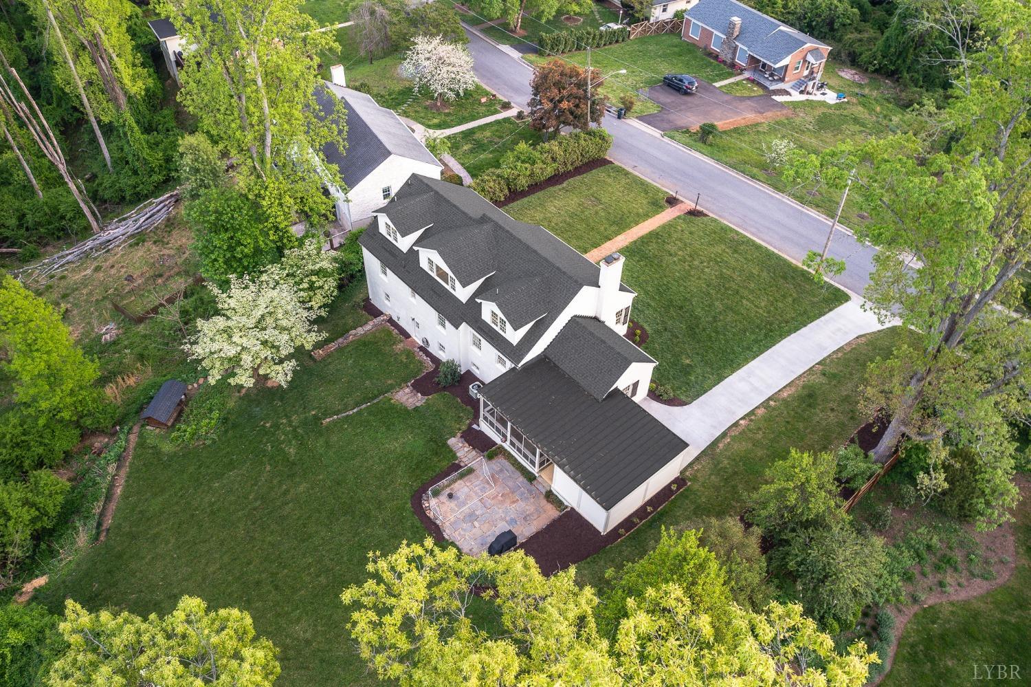 3760 Woodside Avenue