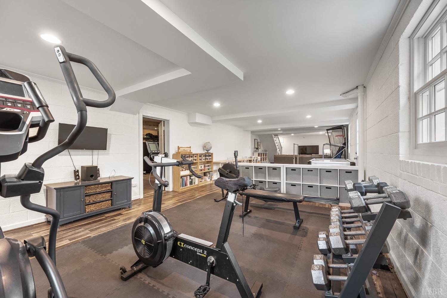 3760 Woodside Avenue