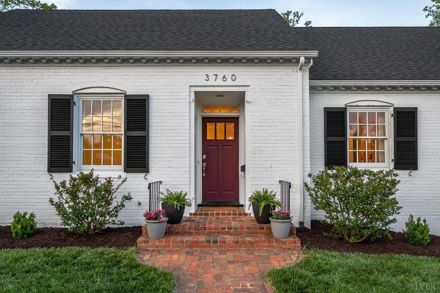 3760 Woodside Avenue