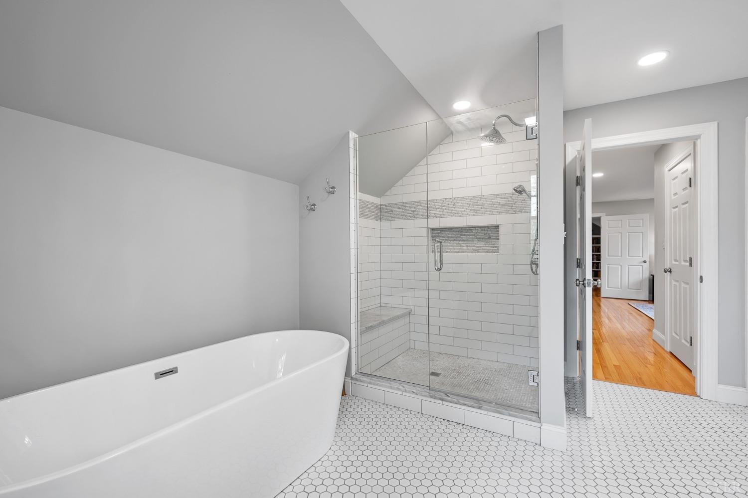 3760 Woodside Avenue