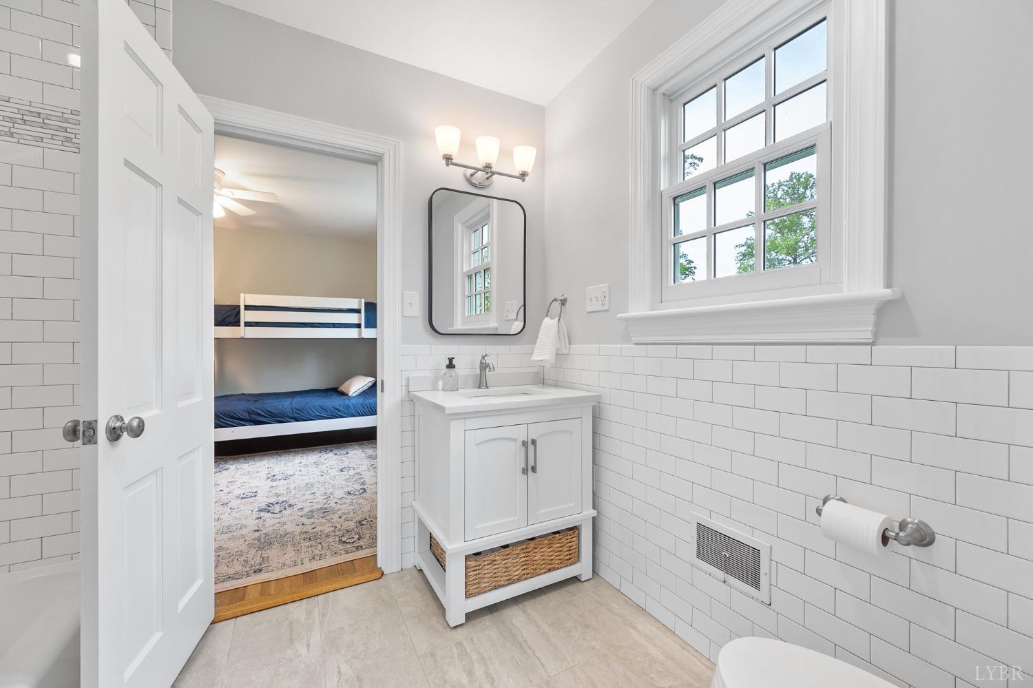 3760 Woodside Avenue