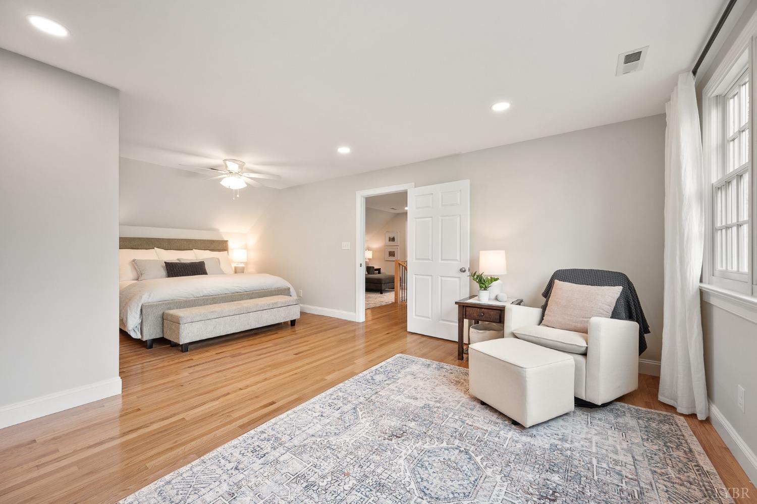 3760 Woodside Avenue