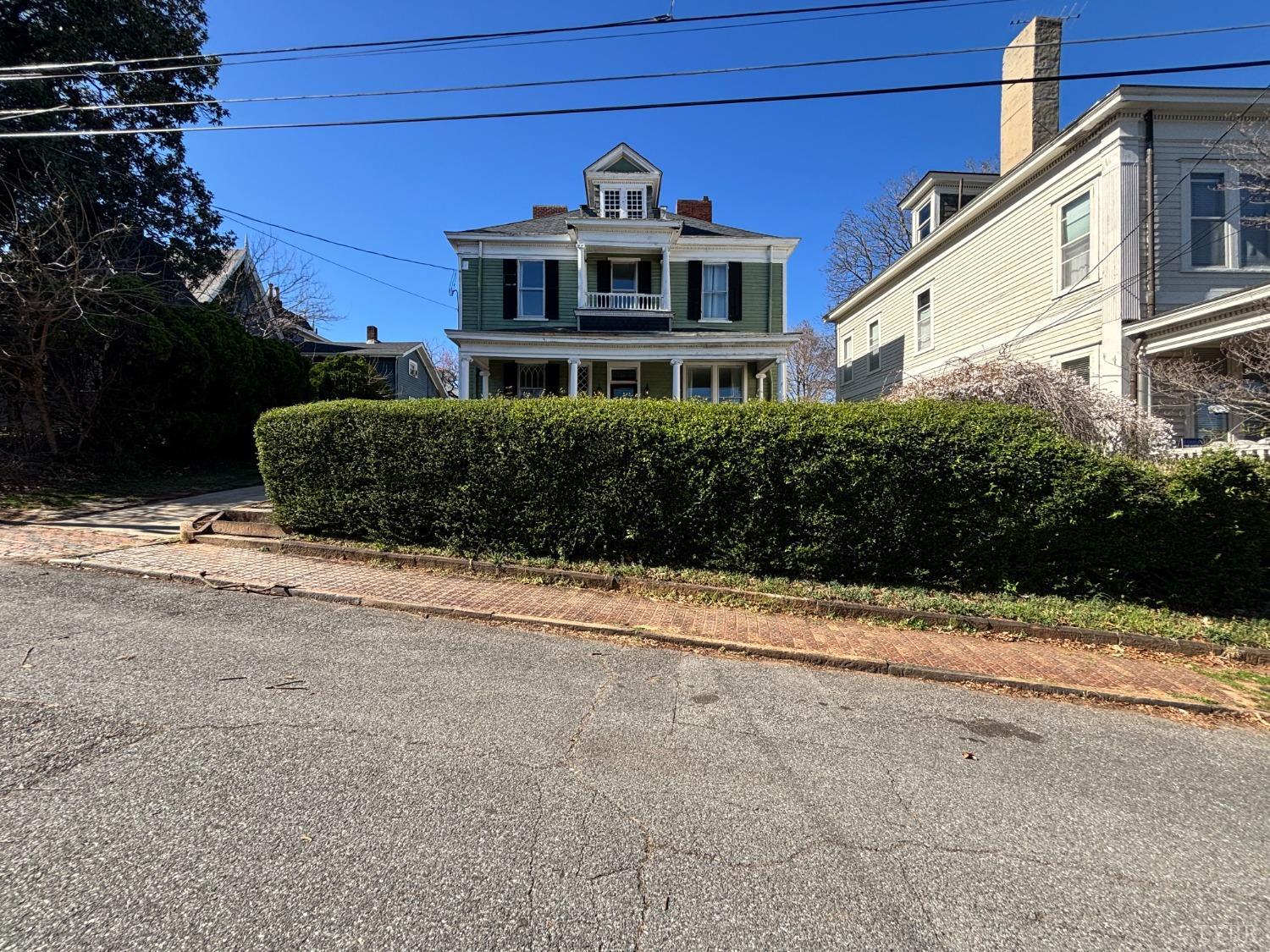 611 Pearl Street
