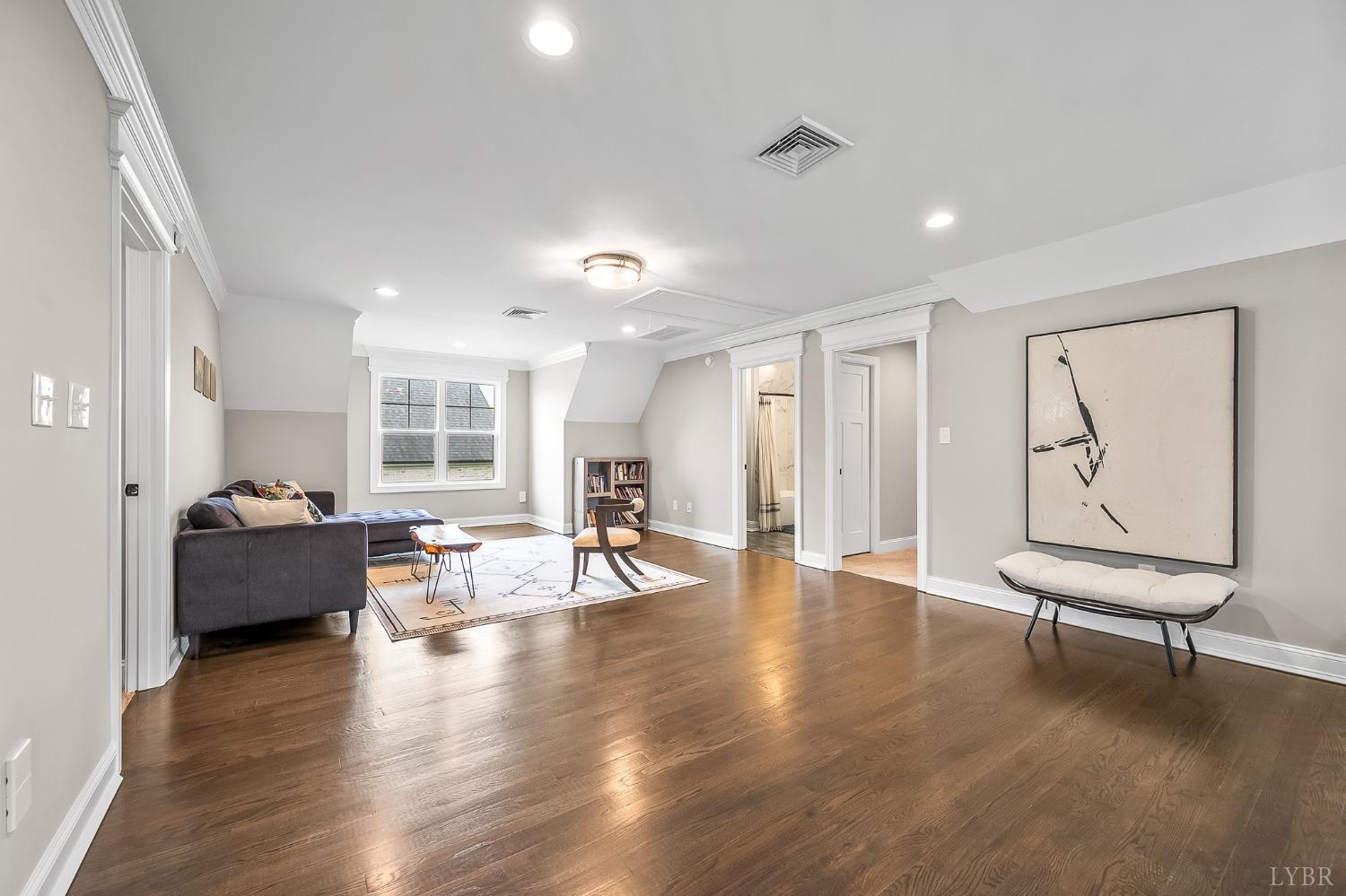 1836 Lake Manor Drive