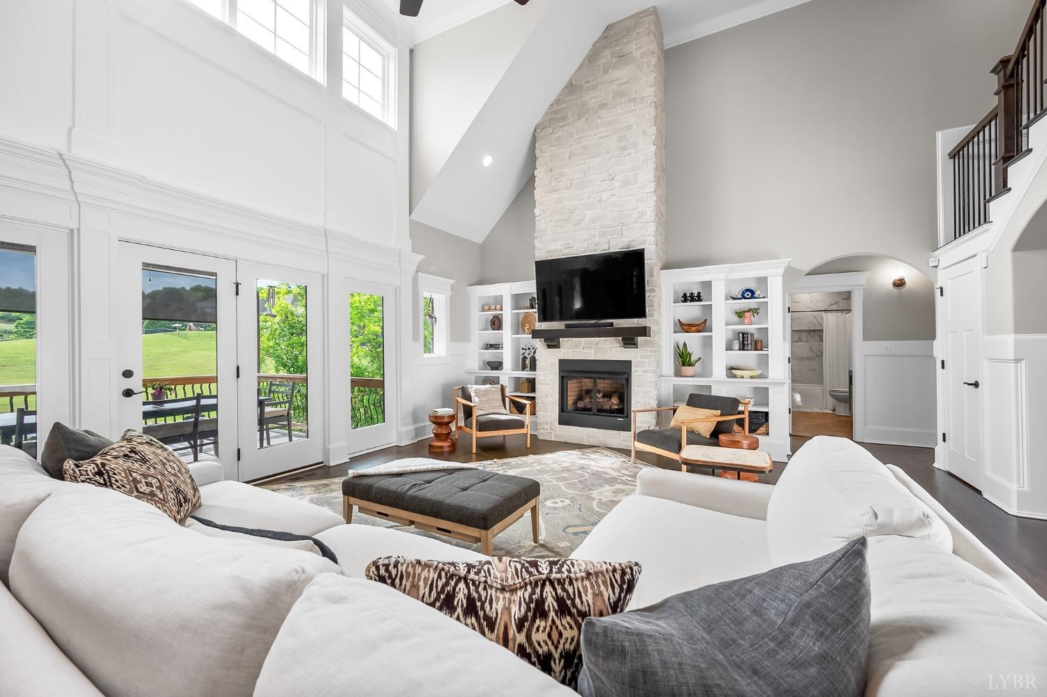 1836 Lake Manor Drive