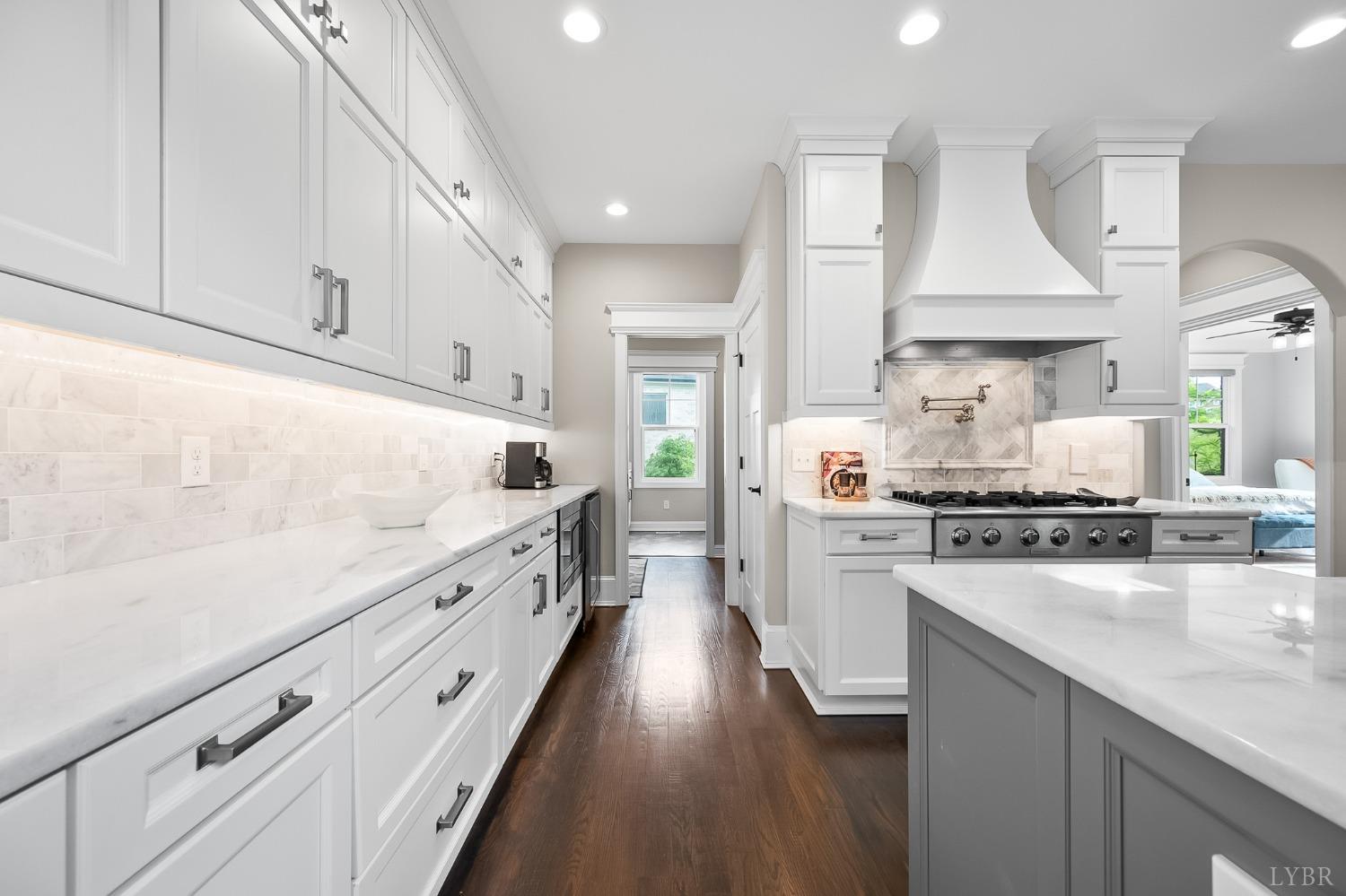 1836 Lake Manor Drive