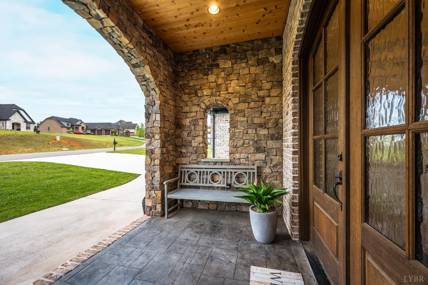 1836 Lake Manor Drive