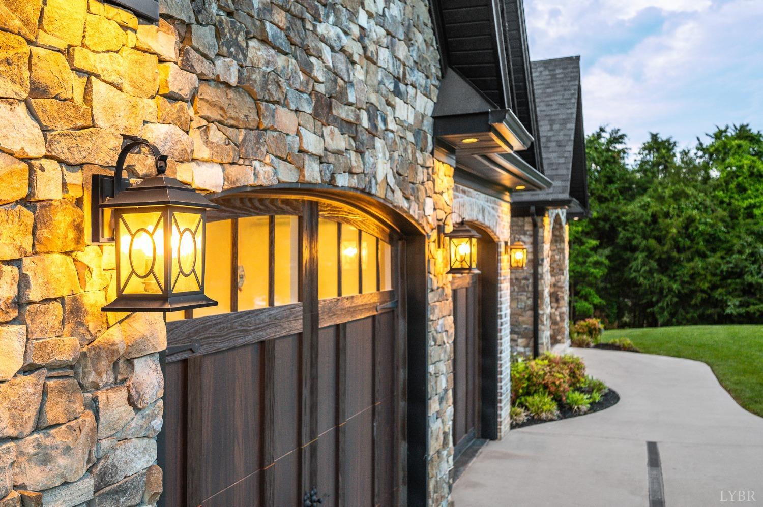 1836 Lake Manor Drive