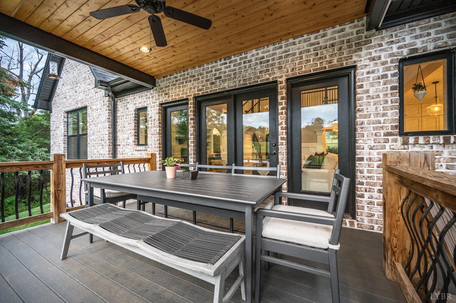 1836 Lake Manor Drive